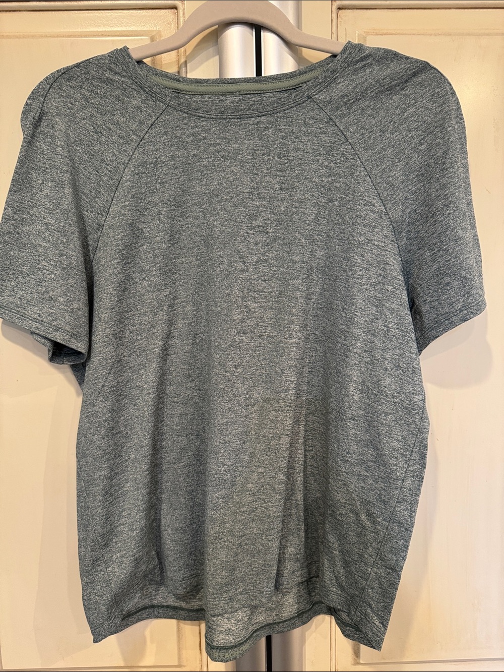 Lululemon size 8 heather green performance tee